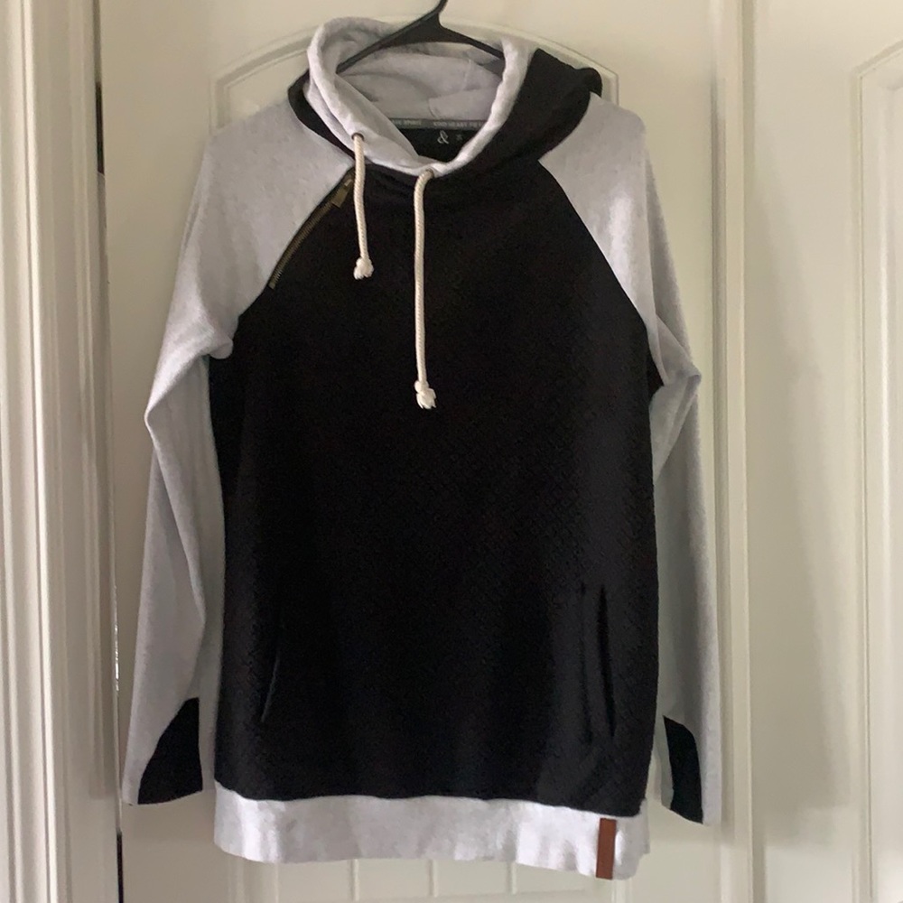 Ampersand Women’s Sweatshirt Hoodie Size Medium